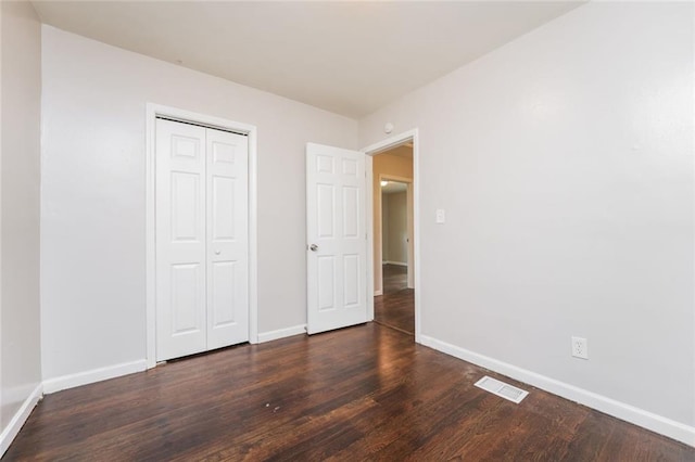 1381 Benteen Way SE, Atlanta, GA 30315 - unfurnished bedroom featuring dark wood-style flooring, baseboards, and a closet