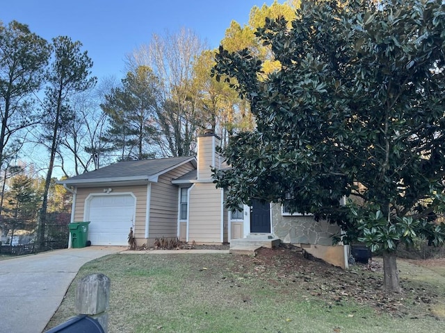 view of front facade featuring a garage and a front lawn