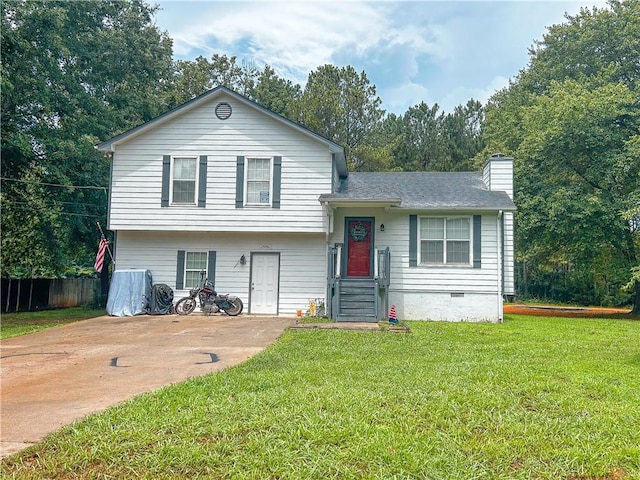 split level home featuring a front yard