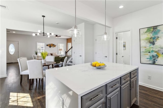 kitchen featuring recessed lighting, visible vents, gray cabinetry, dark wood-type flooring, and baseboards