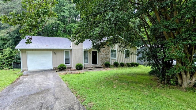 3900 Ferncliff Rd, Snellville, GA 30039 - single story home featuring asphalt driveway, a garage, and a front lawn