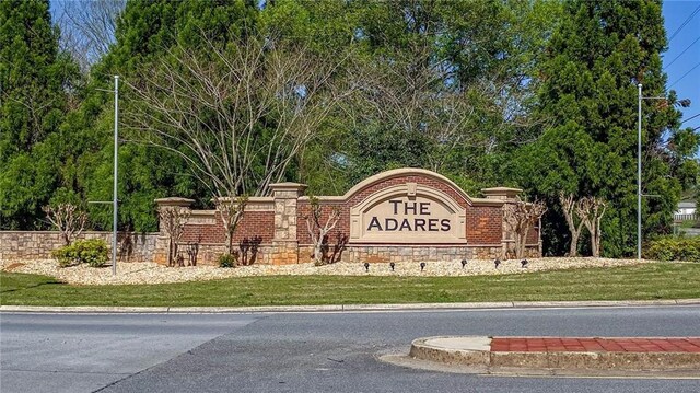 view of community / neighborhood sign