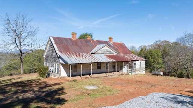 farmhouse inspired home featuring covered porch