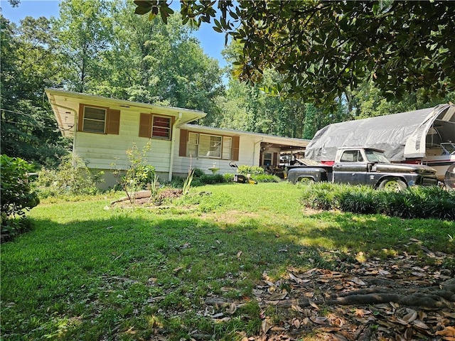 view of front of house featuring a front yard