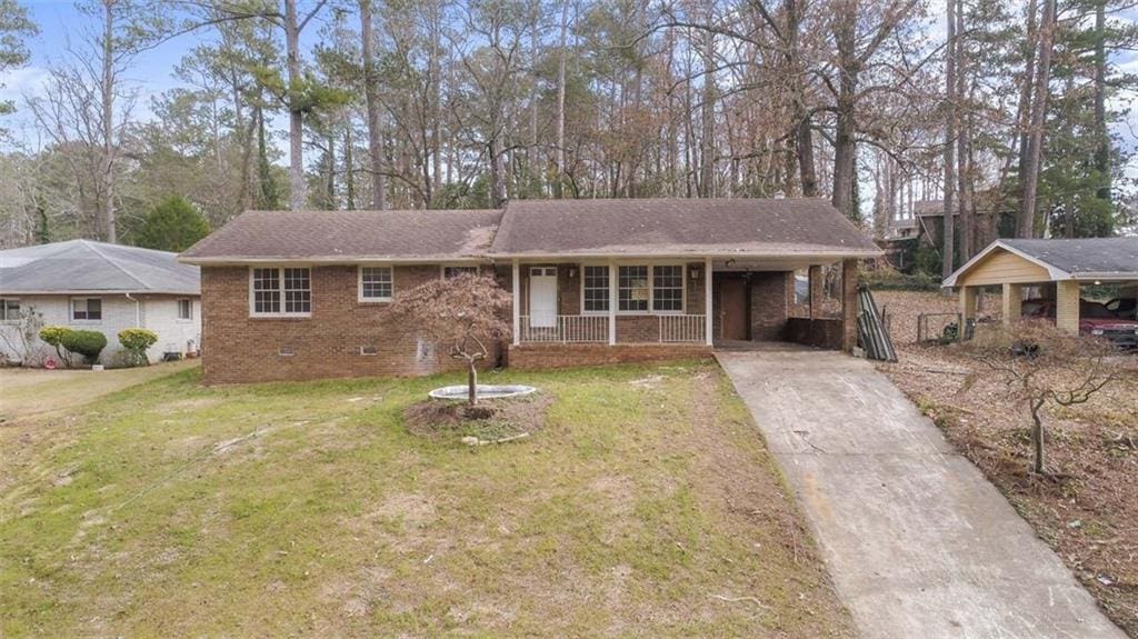 single story home with a porch and a front lawn