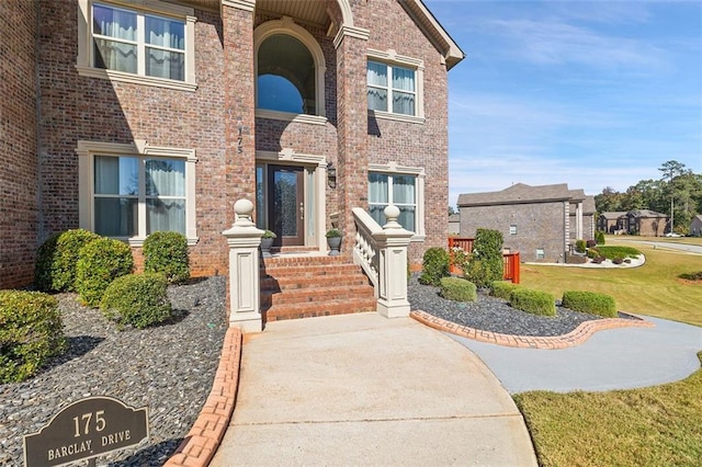 view of front of home featuring a front yard