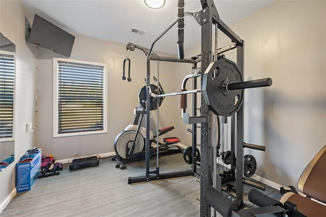 exercise area with light hardwood / wood-style floors