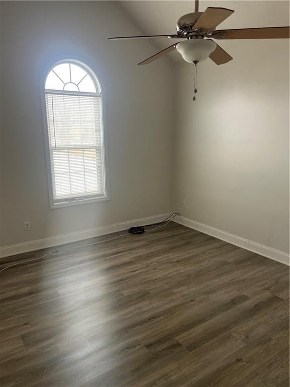 unfurnished room with dark wood-type flooring and ceiling fan