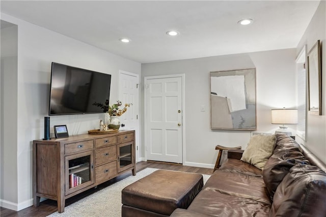 living area with wood finished floors, baseboards, and recessed lighting