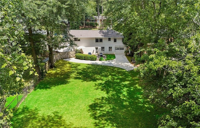 view of yard featuring a garage and driveway