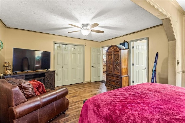 150 Wilbanks St, Buford, GA 30518 - bedroom with wood finished floors, a textured ceiling, ceiling fan, and a closet