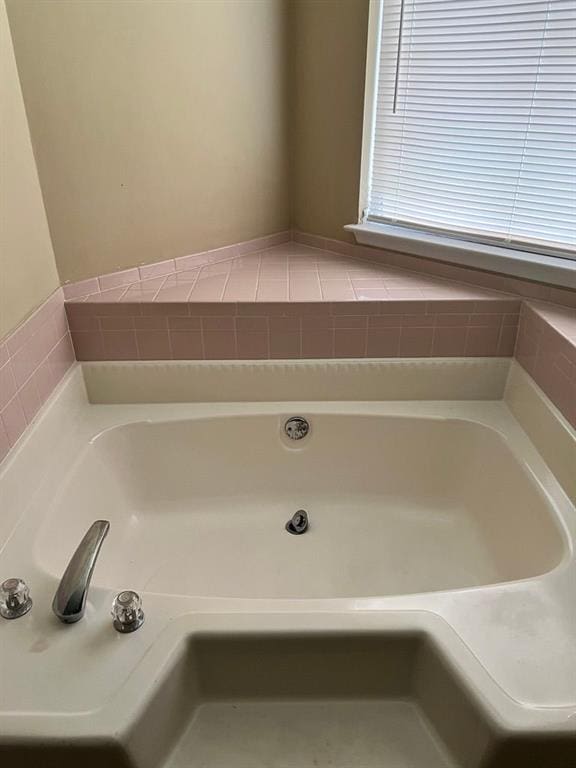 432 Manor Estates Dr, Stockbridge, GA 30281 - full bathroom featuring a garden tub