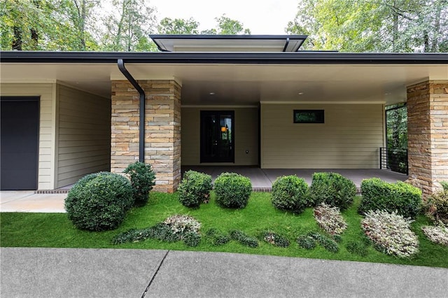 entrance to property with covered porch