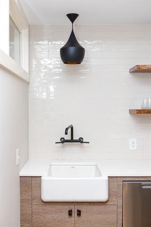 bathroom featuring sink