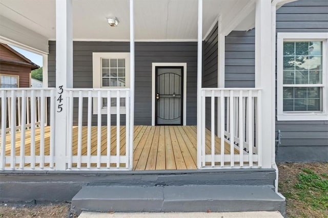 property entrance featuring a porch