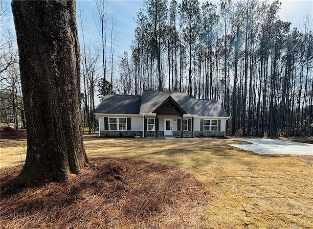 view of front of property with a front lawn