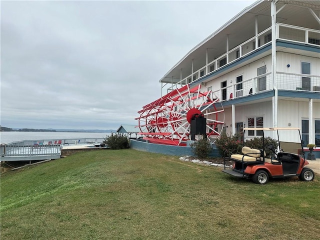 view of yard featuring a water view