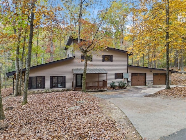 view of front of property featuring a porch