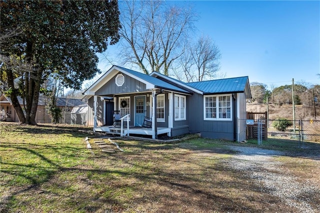 view of front of house featuring a front yard and covered porch