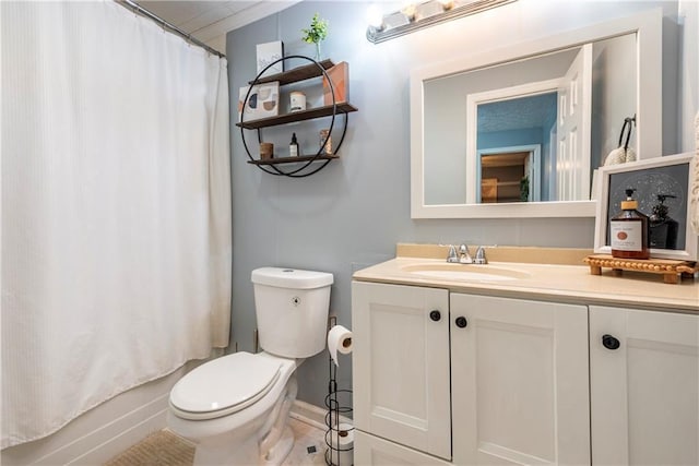 full bathroom with shower / tub combo with curtain, vanity, and toilet