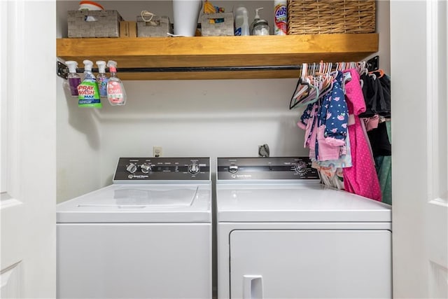 washroom featuring washer and clothes dryer