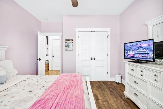 bedroom featuring dark wood-type flooring, ceiling fan, and a closet