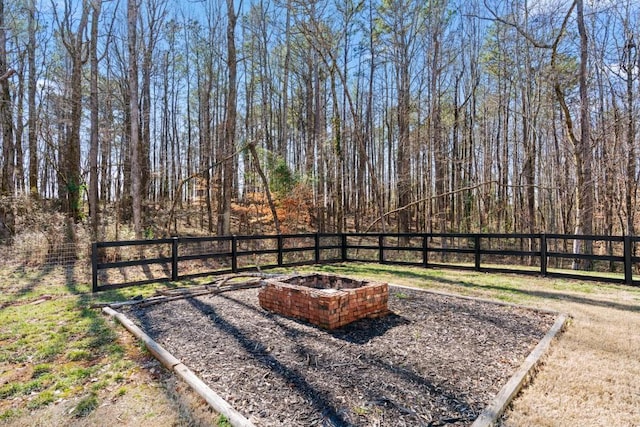 view of yard featuring a fire pit