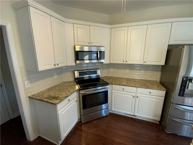5055 Hickory Hills Dr, Woodstock, GA 30188 - kitchen featuring dark wood-style floors, backsplash, white cabinets, and stainless steel appliances