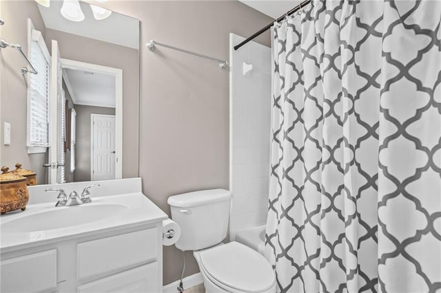full bath with vanity, shower / bathtub combination with curtain, baseboards, and toilet