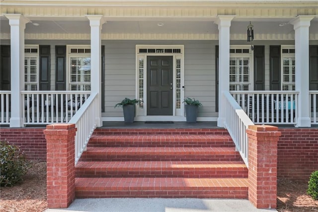 entrance to property featuring covered porch