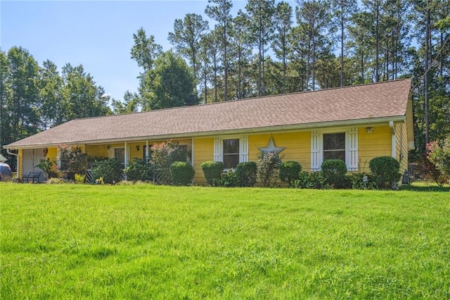 ranch-style house featuring a front lawn