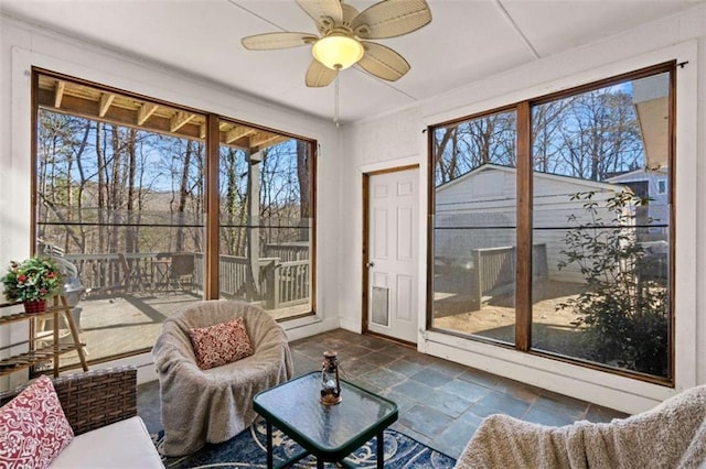 sunroom with ceiling fan