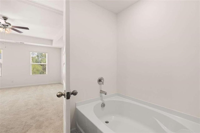full bath featuring baseboards, a bathing tub, and ceiling fan