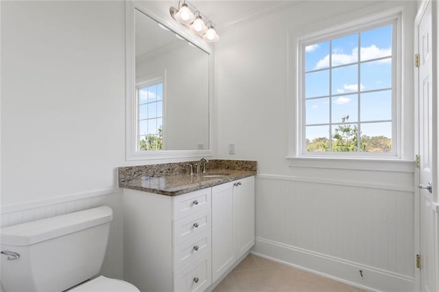 4100 Paces Walk SE Unit 4306, Atlanta, GA 30339 - bathroom featuring healthy amount of natural light, wainscoting, vanity, crown molding, and toilet
