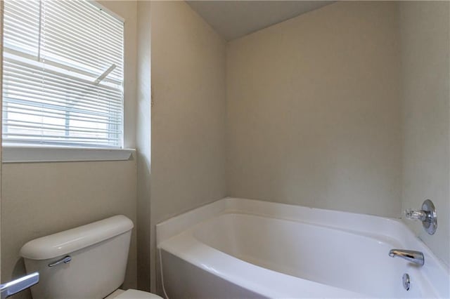 10247 Deep Creek Pl, Union City, GA 30291 - bathroom with a garden tub and toilet