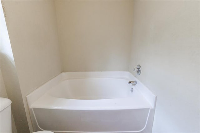 10247 Deep Creek Pl, Union City, GA 30291 - full bathroom featuring toilet and a garden tub