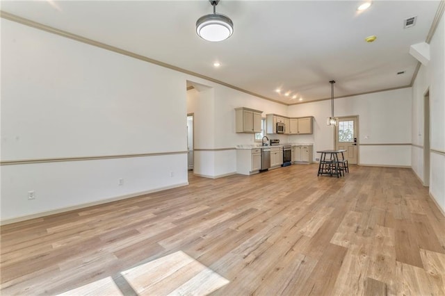 unfurnished living room featuring light wood finished floors, recessed lighting, crown molding, and baseboards