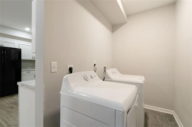 829 Castlebottom Dr, Lawrenceville, GA 30045 - laundry room with washing machine and clothes dryer, light wood-style flooring, baseboards, and recessed lighting