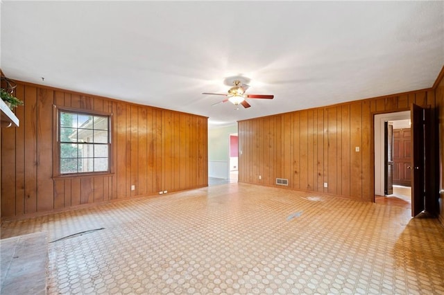 empty room featuring ceiling fan