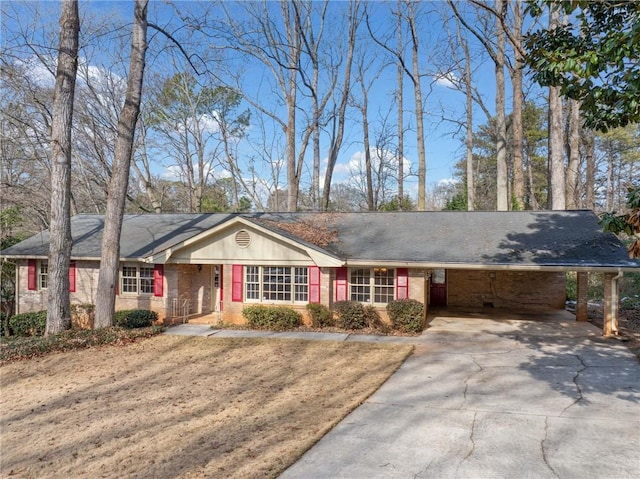 ranch-style house featuring a front lawn and a carport