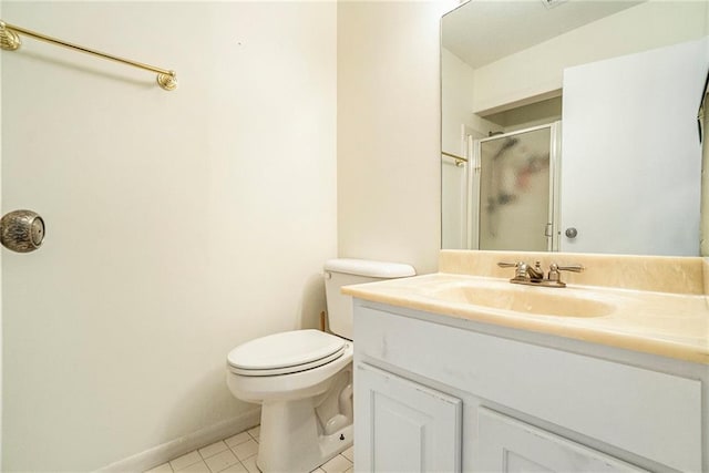 full bathroom featuring baseboards, toilet, tile patterned flooring, an enclosed shower, and vanity