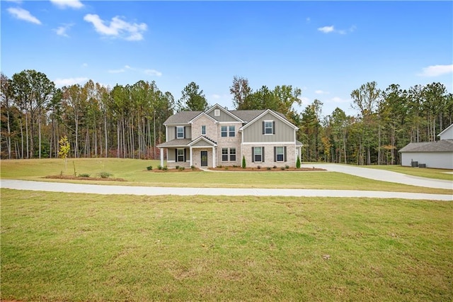 view of front facade featuring a front yard