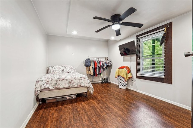 bedroom with baseboards, recessed lighting, a ceiling fan, and wood finished floors