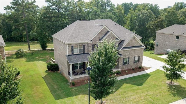 view of front facade with a front yard