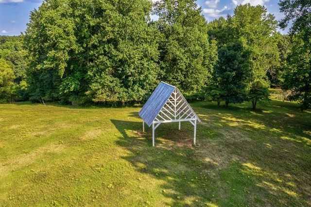 view of home's community featuring a lawn