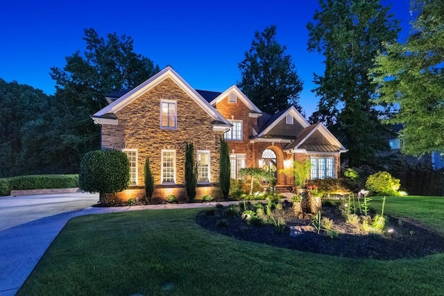 view of front facade with a front yard