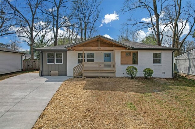 single story home with crawl space and covered porch
