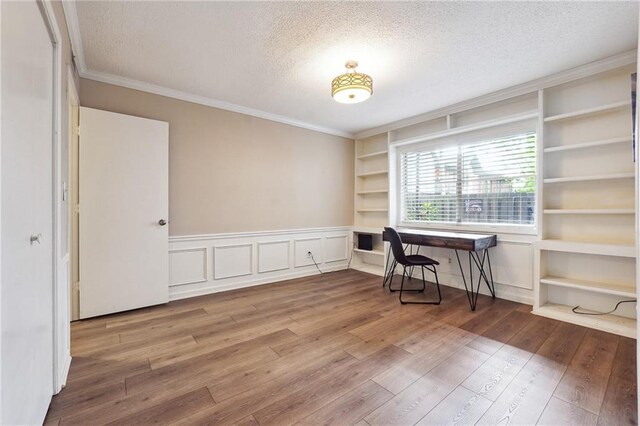 6851 Roswell Rd Unit E1, Atlanta, GA 30328 - home office with ornamental molding, a textured ceiling, built in features, and hardwood / wood-style floors