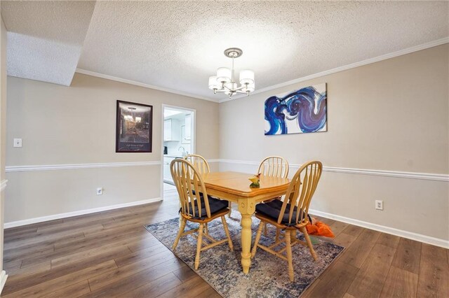 6851 Roswell Rd Unit E1, Atlanta, GA 30328 - dining space featuring an inviting chandelier, a textured ceiling, crown molding, and hardwood / wood-style floors