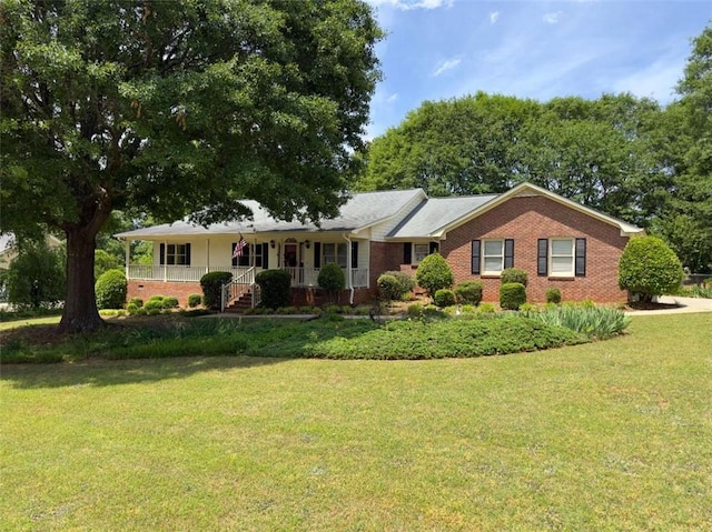 single story home featuring covered porch and a front lawn